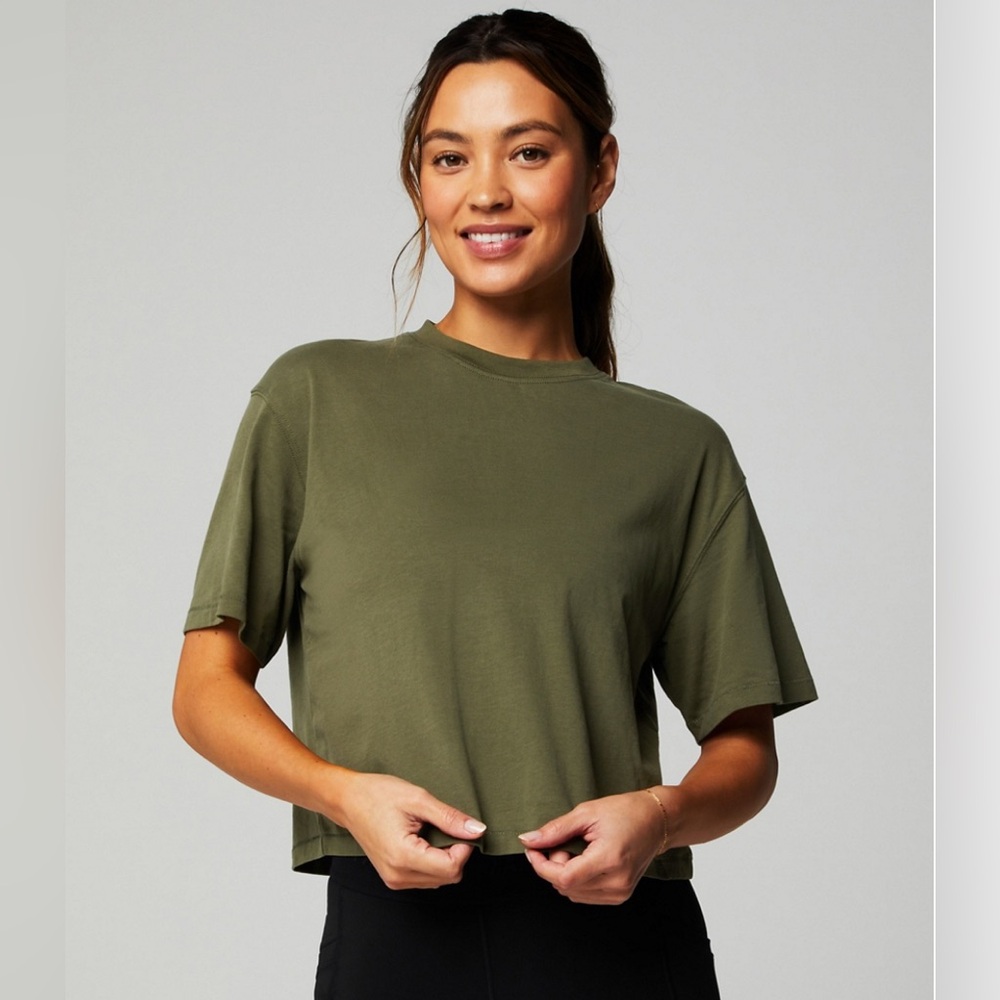 Fabletics cropped T in utility Green- XL